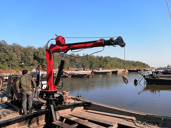 山東德州船用甲板起重機公司設備采用輕量化結構