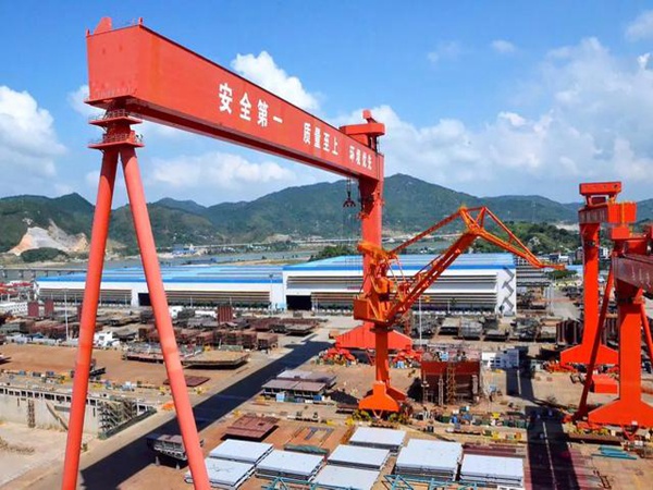 造船門式起重機