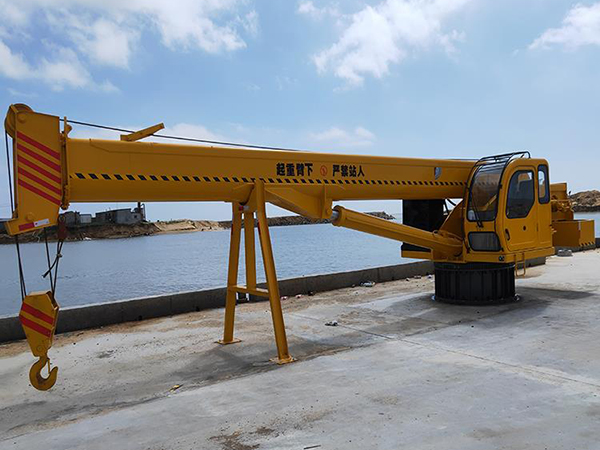 江蘇江陰船用起重機公司船用起重機可靠性高