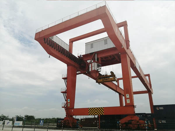 上海集裝箱門式起重機廠家集裝箱門式起重機起重量大