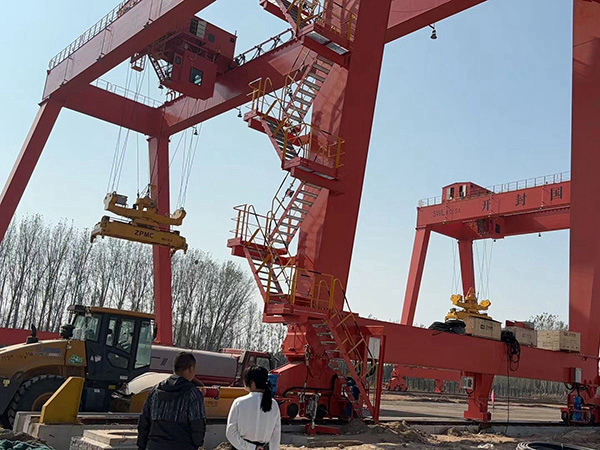 江蘇泰州集裝箱門式起重機廠家集裝箱門式起重機安全穩固