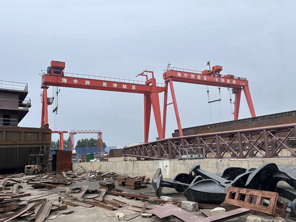 山東營口造船門式起重機(jī)廠家造船門式起重機(jī)精準(zhǔn)的定位與操作