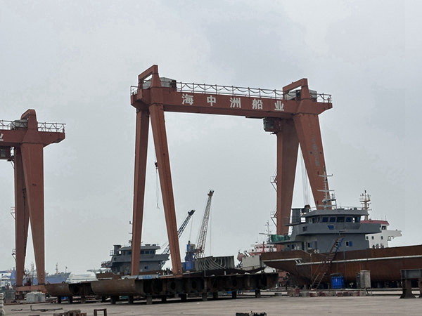 江蘇南通造船門式起重機(jī)廠家造船門式起重機(jī)高效作業(yè)