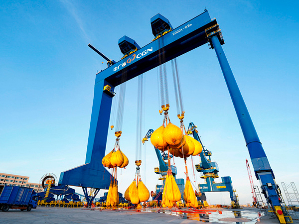 山東煙臺集裝箱門式起重機廠家集裝箱門式起重機精確定位