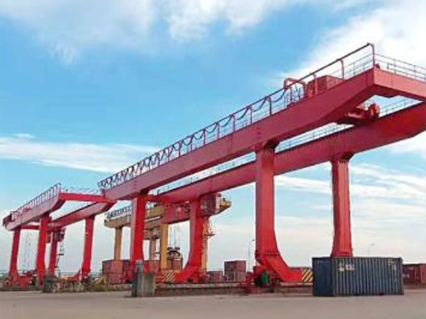 遼寧大連集裝箱門式起重機廠家集裝箱門式起重機精準操作