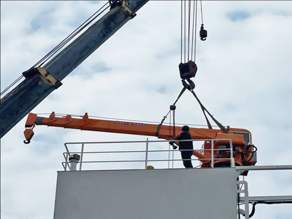 江蘇江陰船用起重機(jī)公司船用起重機(jī)作業(yè)范圍大