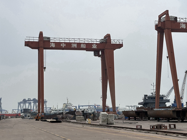江蘇江陰造船門式起重機廠家造船門式起重機自動化程度高