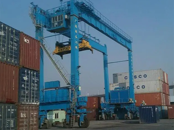 江蘇南通集裝箱門式起重機廠家集裝箱門式起重機節能環保