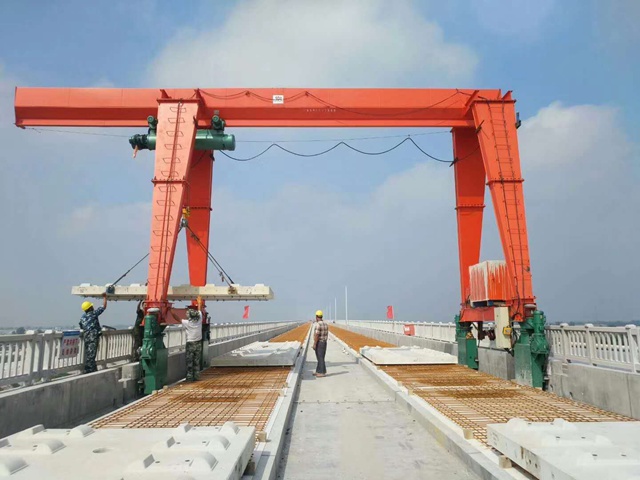 青海海西龍門吊廠家和諧發展