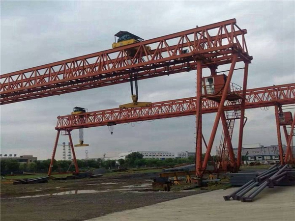 河北承德門吊銷售10T10M單梁龍門吊型號大甩手