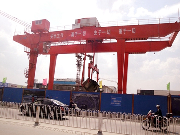 吉林通化地鐵專業起重機廠家更換起重機的回轉