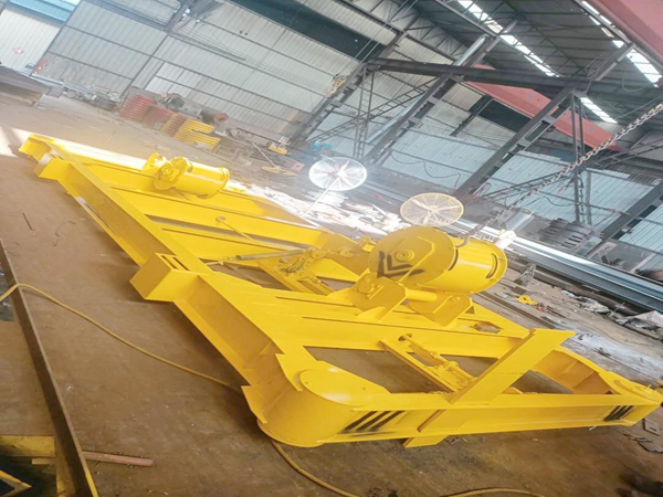 吉林長春集裝箱吊具廠家集裝箱吊具具有對稱的